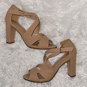 TAN HEELS